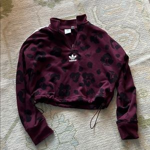 Cropped Adidas sweatshirt